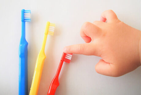 子供と歯ブラシ