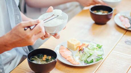 食事中